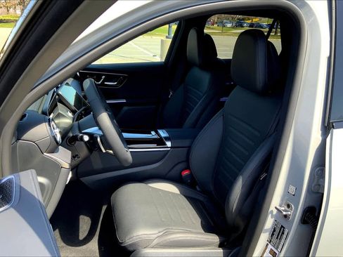 Certified 2025 Mercedes-Benz GLC 300 4MATIC image 11