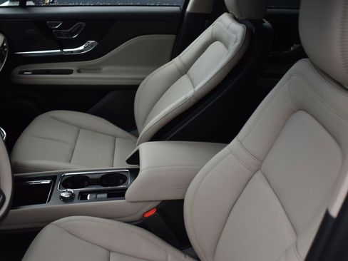 New 2025 Lincoln Corsair Reserve w/ Jet Appearance Package image 10