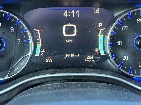 Used 2023 Chrysler Pacifica Touring-L FWD image 39