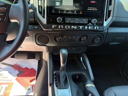 Used 2025 Nissan Frontier SV RWD image 21