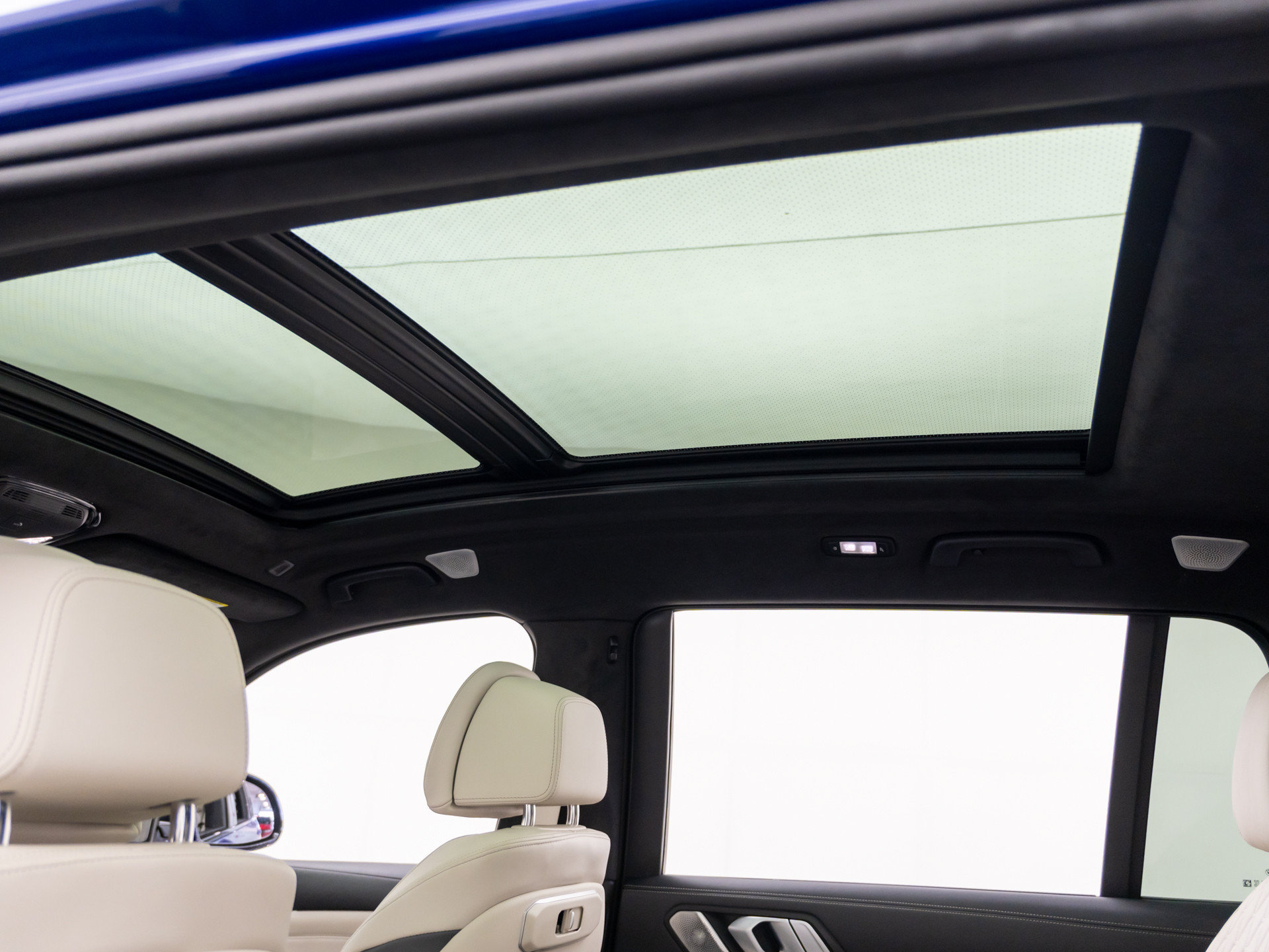 Certified 2025 BMW X7 M60i AWD/4WD image 19