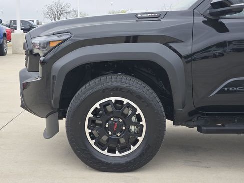Used 2025 Toyota Tacoma TRD Off-Road w/ TRD Off Road Upgrade Package AWD/4WD image 8