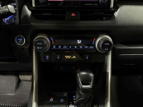 Used 2019 Toyota RAV4 XLE image 21