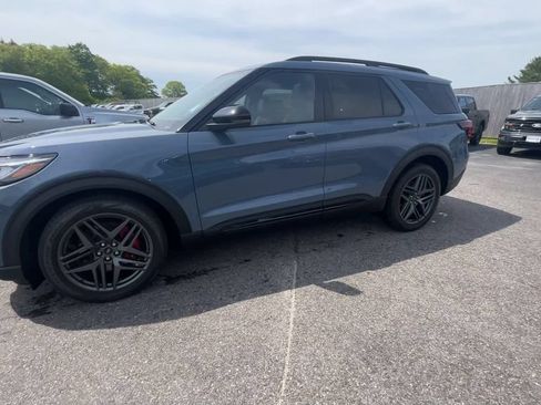 Used 2025 Ford Explorer ST AWD/4WD image 16