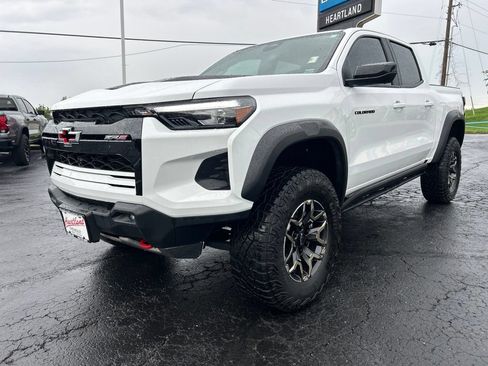 Used 2025 Chevrolet Colorado ZR2 w/ Technology Package AWD/4WD image 1