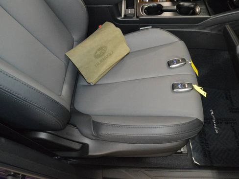 Used 2026 Subaru Outback Premium w/ Premium/Limited Package 2 AWD/4WD image 6