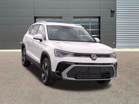 New 2026 Volkswagen Taos SE AWD/4WD image 1