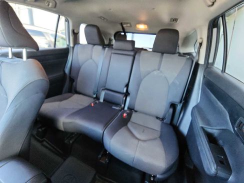 Used 2023 Toyota Highlander L image 23