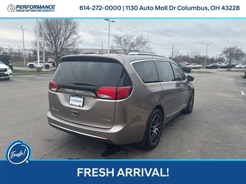 Used 2017 Chrysler Pacifica Limited w/ Advanced Safetytec Group image 4