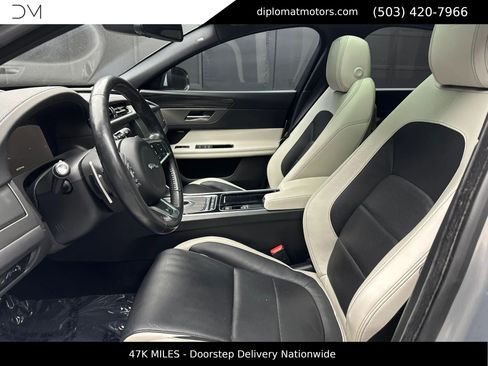 Used 2018 Jaguar XF S RWD image 18