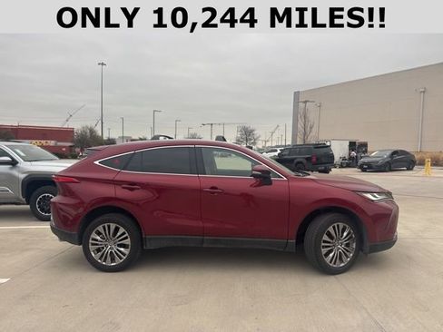 Used 2024 Toyota Venza Limited image 2