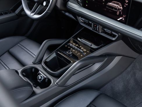 Certified 2026 Porsche Cayenne image 33