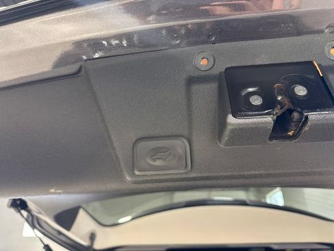 Used 2015 Chevrolet Traverse LTZ AWD/4WD image 36