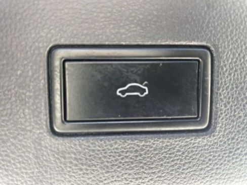 Used 2019 Volkswagen Atlas SEL FWD image 11