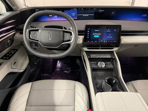 Used 2026 Lincoln Nautilus Premier w/ Equipment Group 102A image 8