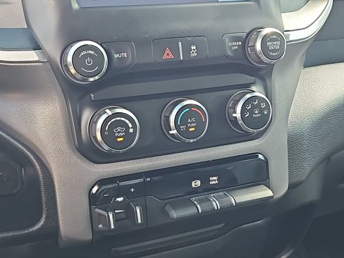 Used 2022 RAM 3500 Big Horn AWD/4WD image 19