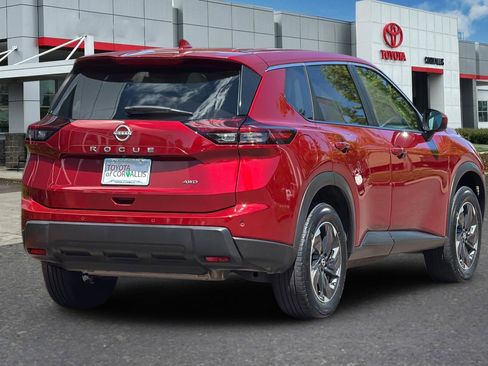 Used 2025 Nissan Rogue SV AWD/4WD image 4