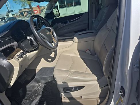 Used 2019 Cadillac Escalade Premium Luxury AWD/4WD image 12