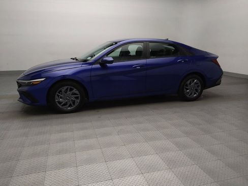 Used 2024 Hyundai Elantra SEL image 2