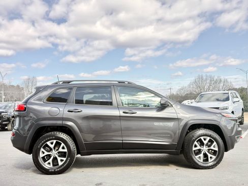 Used 2016 Jeep Cherokee Trailhawk image 10