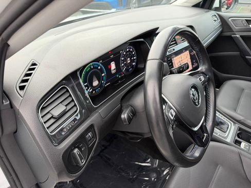 Used 2019 Volkswagen e-Golf SEL Premium image 11