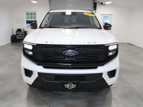 Used 2025 Ford Expedition Active AWD/4WD image 3