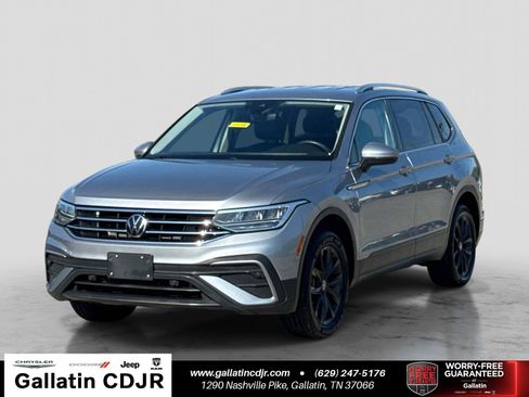 Used 2024 Volkswagen Tiguan SE AWD/4WD image 1