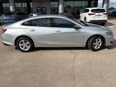 Used 2022 Chevrolet Malibu LT FWD image 2