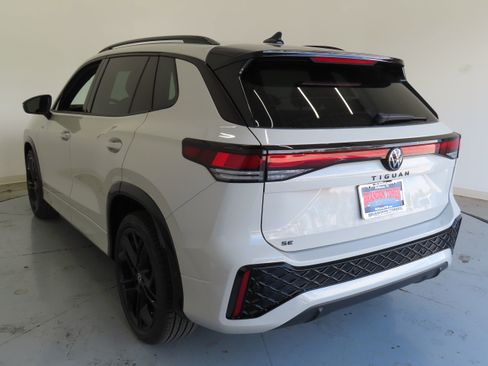 New 2026 Volkswagen Tiguan SE R-Line FWD image 6