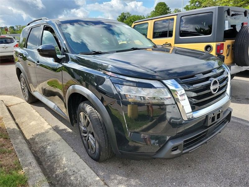 Certified 2022 Nissan Pathfinder SV image 1