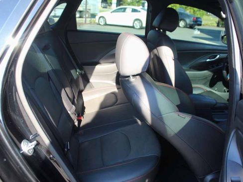 Used 2018 Hyundai Elantra GT Sport FWD image 25