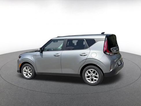 Used 2025 Kia Soul LX w/ LX Technology Package FWD image 9
