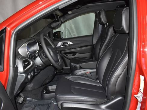 New 2026 Chrysler Pacifica Select image 10
