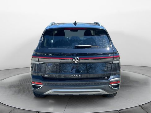 Used 2025 Volkswagen Taos SE w/ Panoramic Sunroof Package image 6