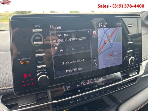 Certified 2022 Toyota Sienna XLE Woodland Edition AWD/4WD image 17