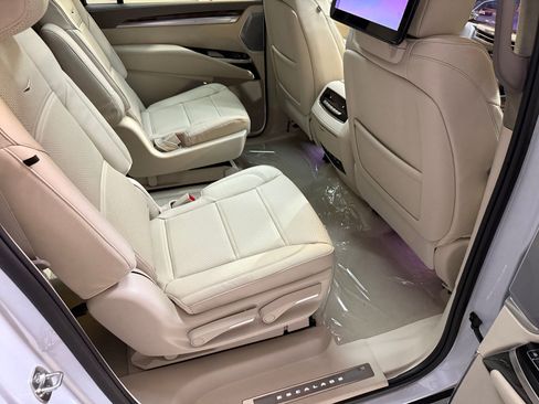 New 2026 Cadillac Escalade ESV Platinum Sport w/ LPO, ONYX Package image 59