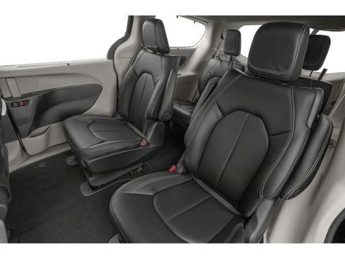 Used 2024 Chrysler Pacifica Limited FWD image 8
