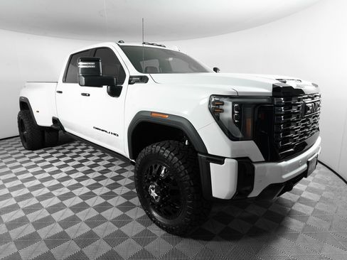 Used 2025 GMC Sierra 3500 Denali Ultimate image 4