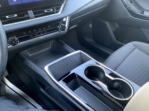 Used 2025 Chevrolet Equinox LT image 19