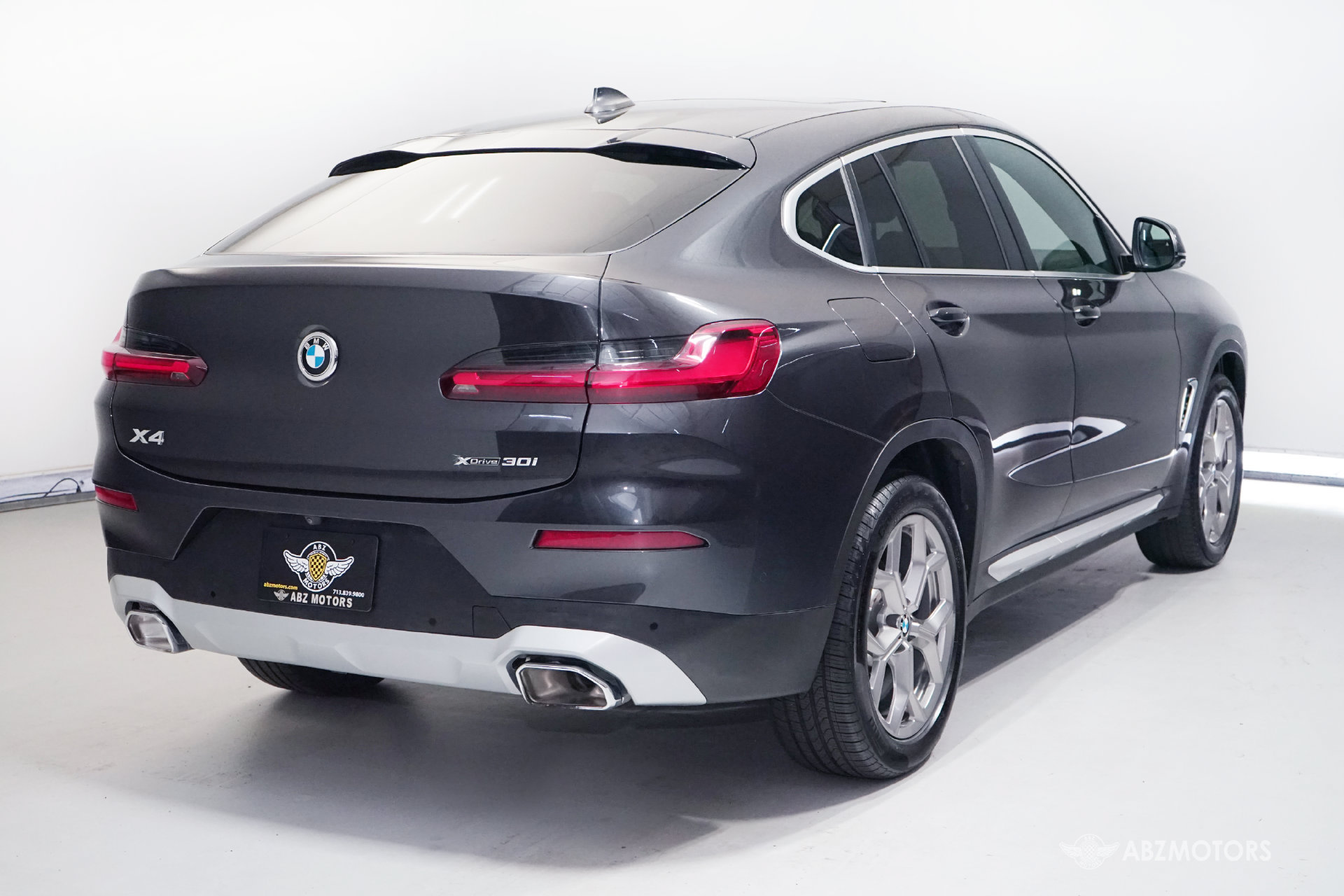 Used 2025 BMW X4 xDrive30i AWD/4WD image 5