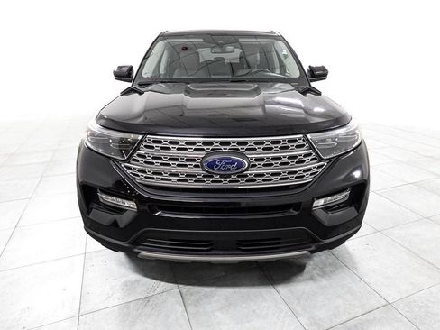 Certified 2023 Ford Explorer Limited AWD/4WD image 3