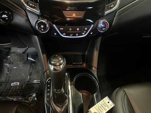Used 2019 Chevrolet Cruze Premier image 15