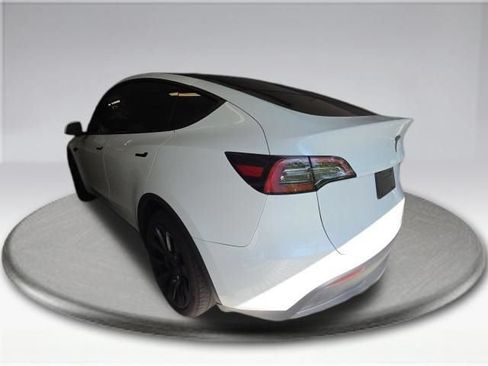 Used 2023 Tesla Model Y Long Range AWD/4WD image 9