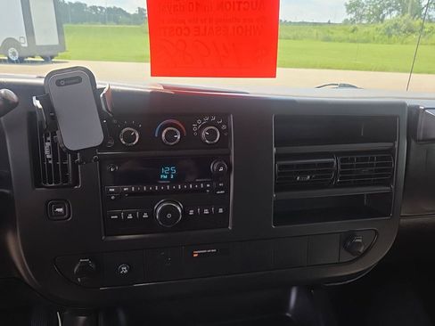 Used 2008 Chevrolet Express 1500 Passenger w/ LT Preferred Equipment Group RWD image 19