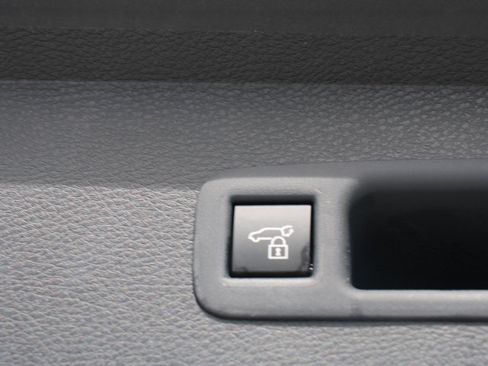 Certified 2025 Toyota Sienna Limited image 15