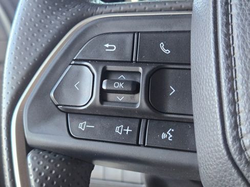 Used 2025 Toyota 4Runner SR5 AWD/4WD image 32