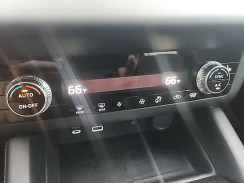 Used 2023 Mitsubishi Outlander SE image 22