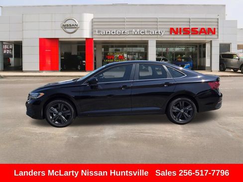 Used 2023 Volkswagen Jetta SE FWD image 8