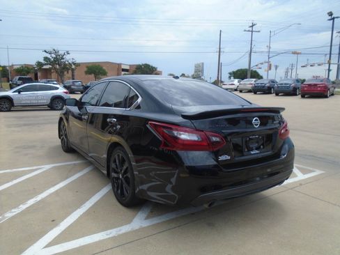 Used 2018 Nissan Altima 2.5 SR w/ SR Midnight Edition FWD image 7