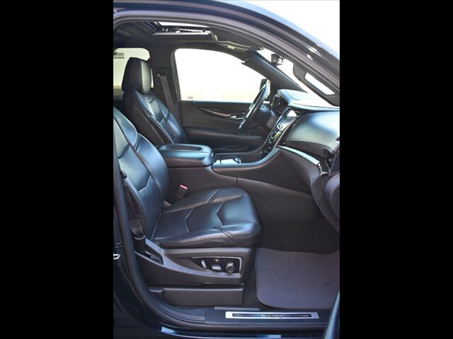 Used 2017 Cadillac Escalade Platinum AWD/4WD image 36